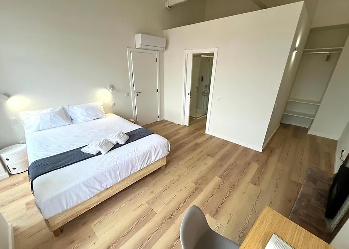 Casas De Alpedide *